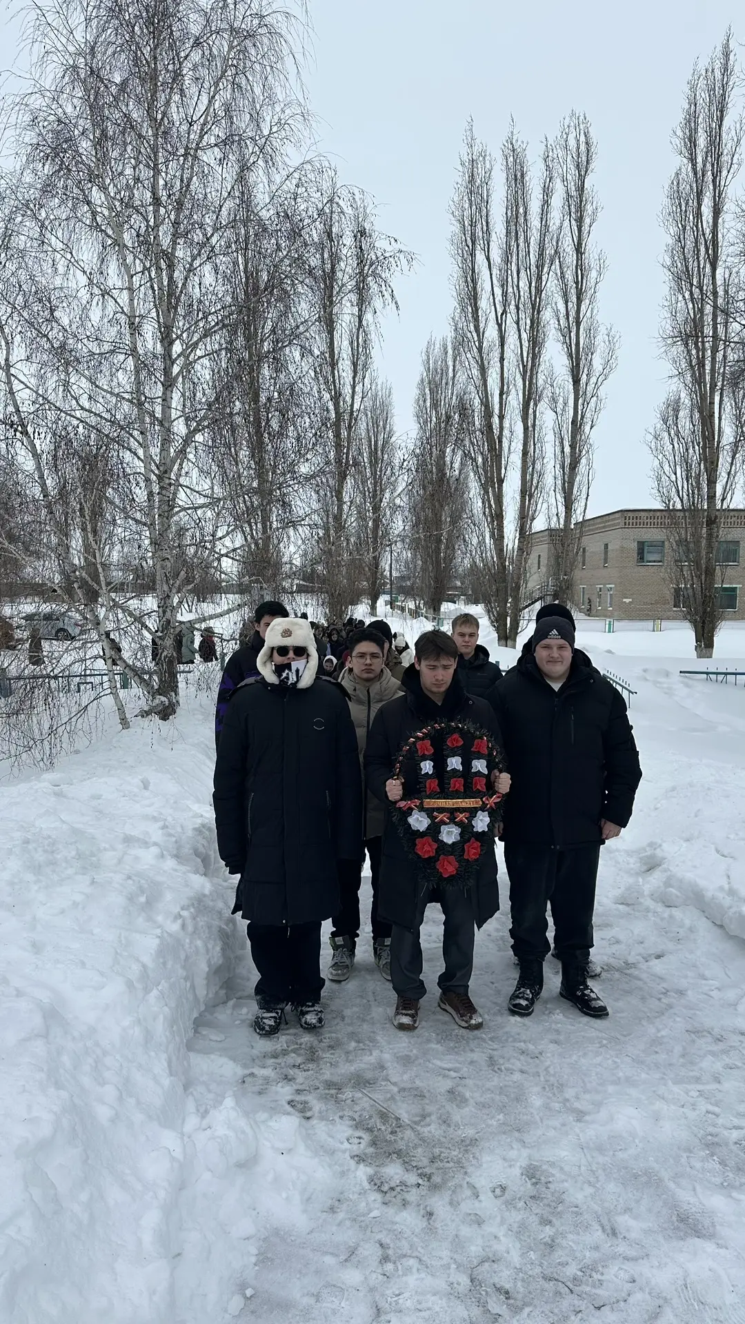 🇷🇺 В преддверии Дня защитника Отечества учащиеся нашей школы приняли участие в торжес...