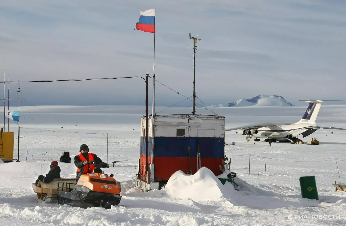 Российские ученые совершили географическое открытие в Антарктиде.  Они исследовали оазис на мысе Бер