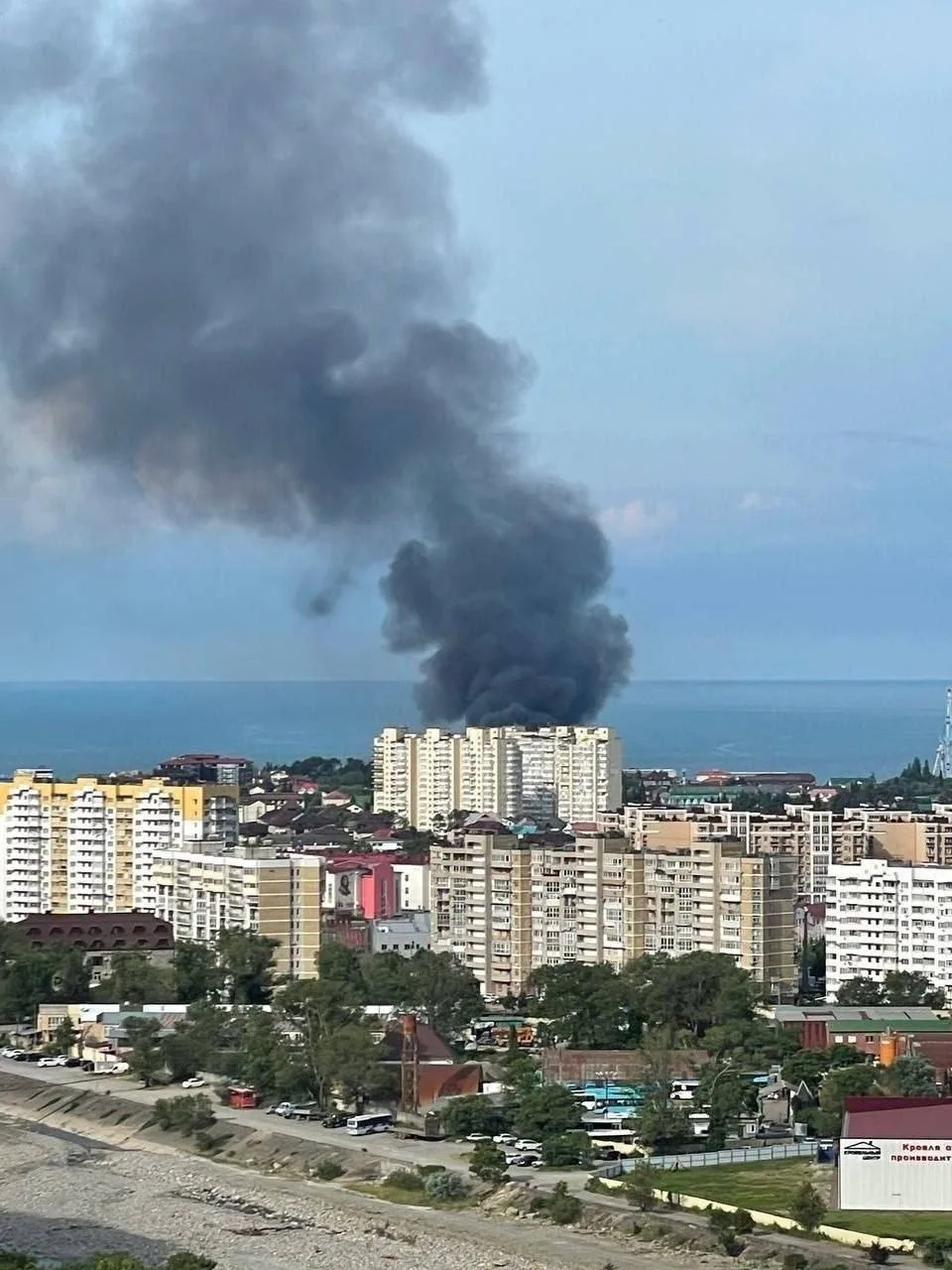 ❗️ВСУ этой ночью атаковали несколько регионов России

▫️В Рыбинске Ярославской области хранилища топ