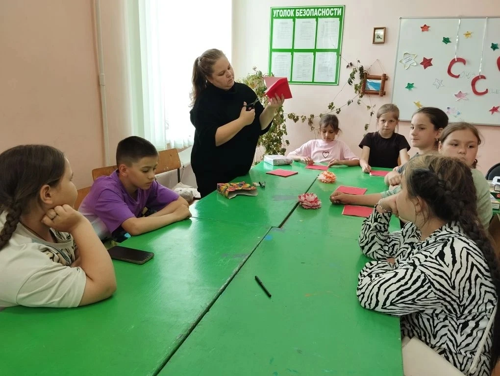 5 июня в Евлашевском ДОЛ "Страна мальчишек и девчонок" специалистами МБУК "Евлашевский ...