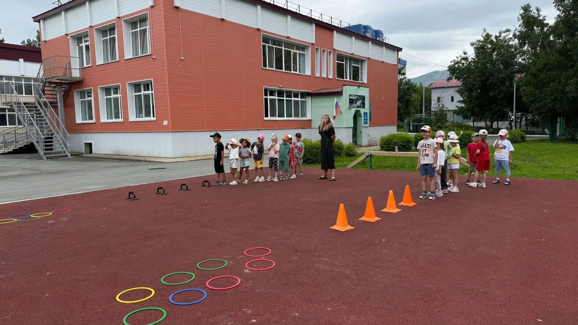 Весёлые старты🏃

На этой неделе ребята приняли участие в весёлых командных эстафетах! Дети дружно п