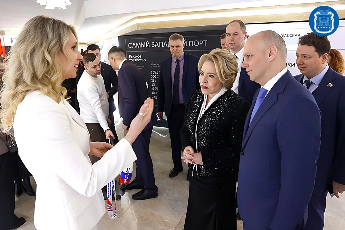 Алексей Беспрозванных представил выставку региона на Днях Калининградской области в верхней палате Ф