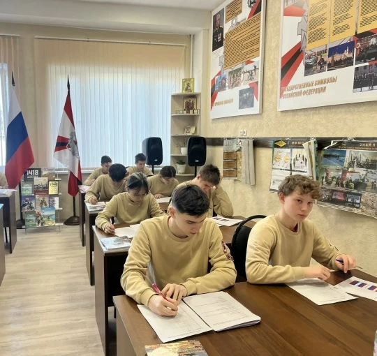 🇷🇺Наша школа с гордостью представила свою команду на муниципальном этапе Всероссийской военно-патрио