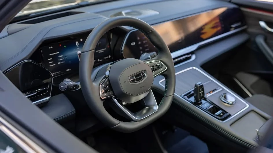 Mash сообщил о миллиардных убытках Geely и Changan в России