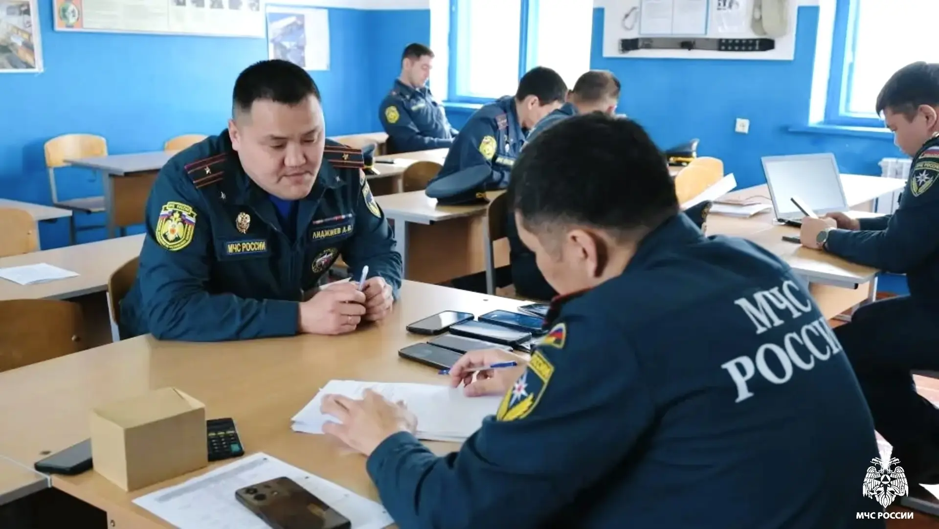 🚒 Калмыцкие огнеборцы сдали зачеты на допуск к работе в СИЗОД  ✅ Организация работы газодымозащитной