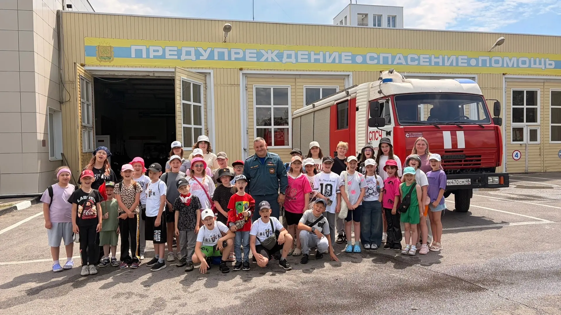 День в лагерях прошёл ярко, активно и с пользой! 🌟 Утро началось с бодрящей зарядки на свежем возду