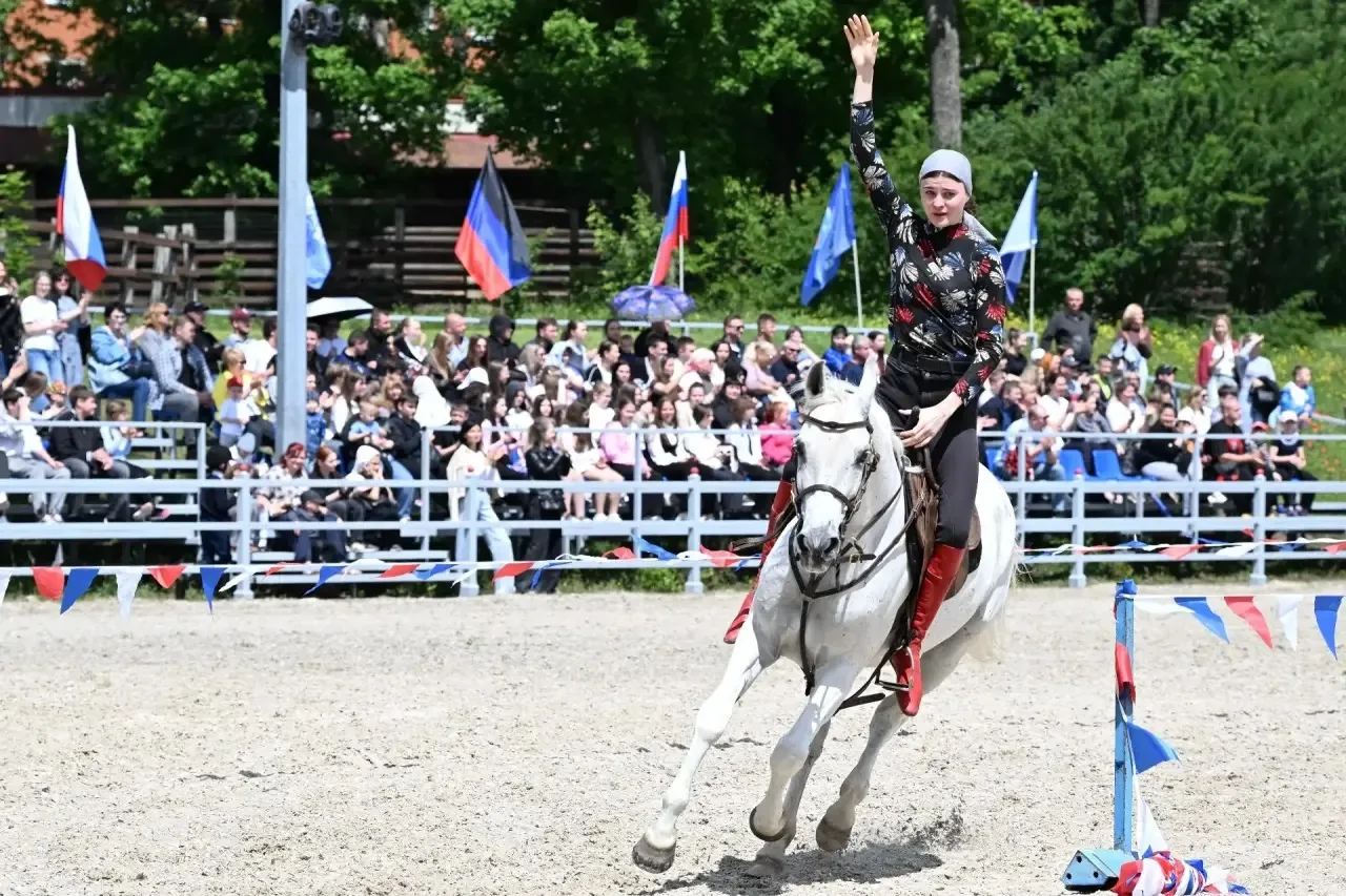 Сегодня, в День защиты детей, вручили удостоверения первым юным участникам нового конно...