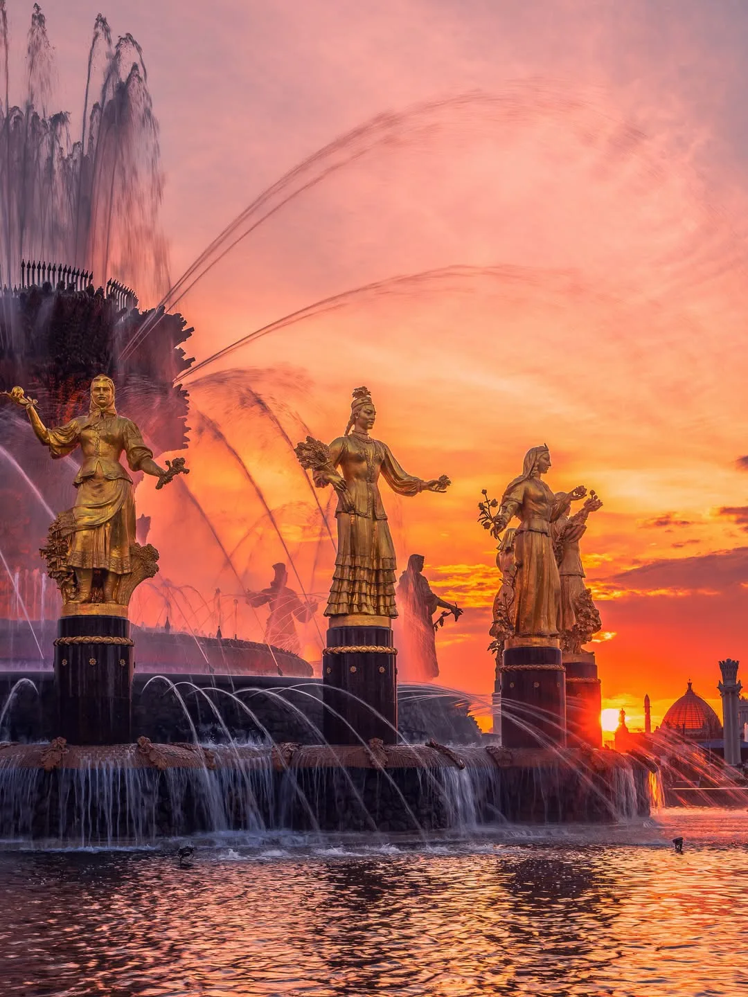 ⛲️ Фонтан дружбы народов. 

Фото: andrey_moshkarov_ph