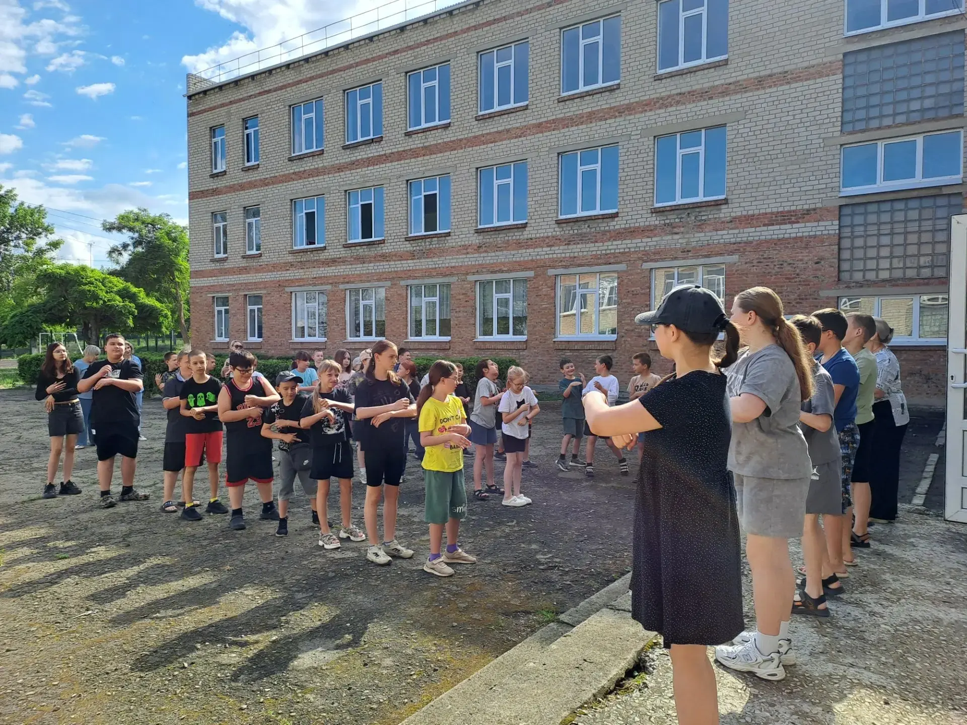 Миссия🌈📝 "Благо твори"
Сегодняшний день в пришкольном лагере "Радуга"  был наполнен особым смыслом