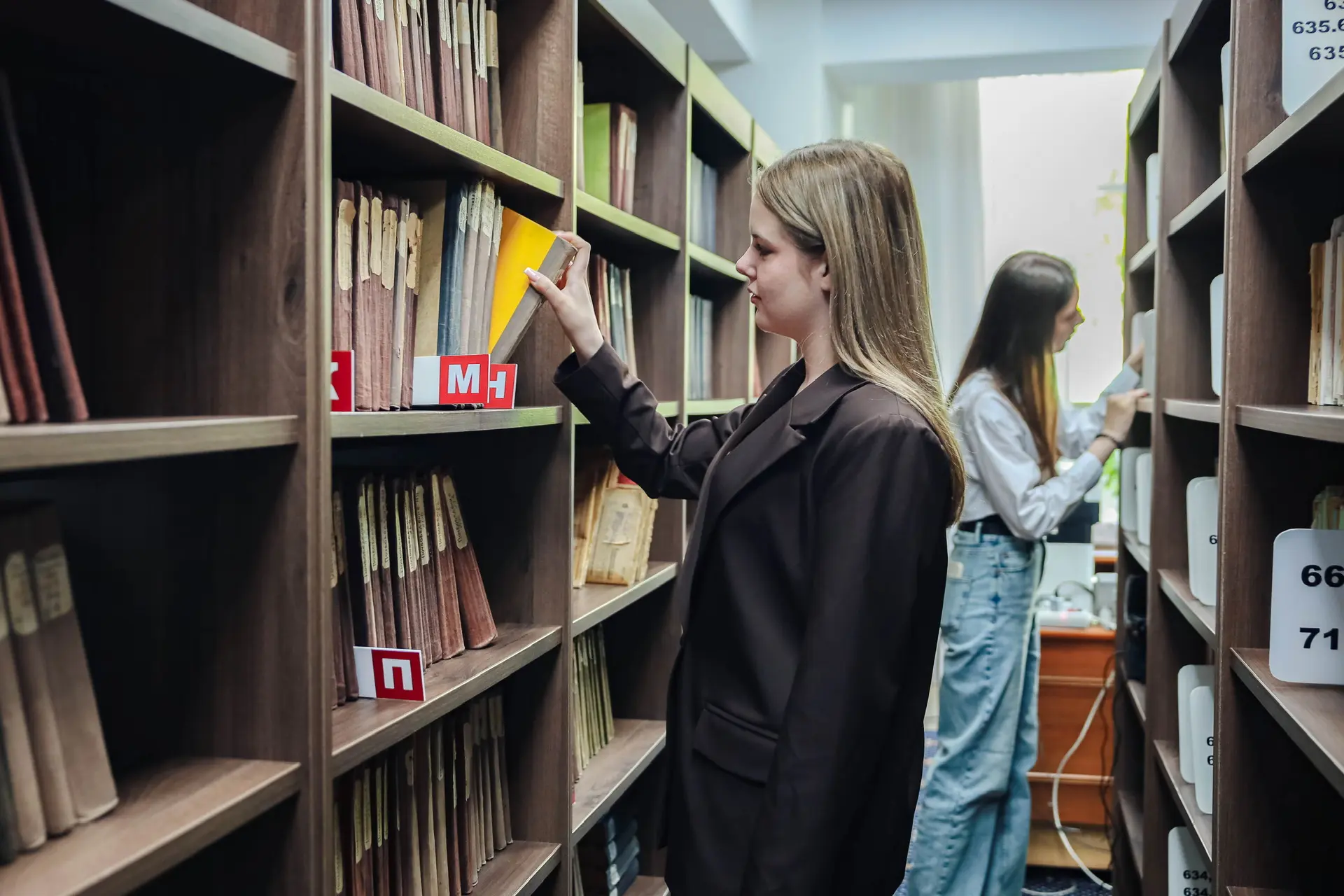 Общероссийский день библиотек — с праздником! 📚  Сегодня, 27 мая, отмечается Общероссийский день биб