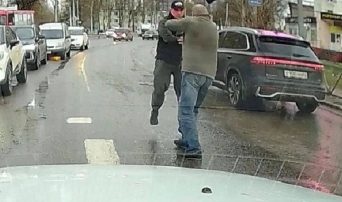 😱 Водитель сбил пенсионера на зебре и получил удар по лицу: рязанцу грозит суд