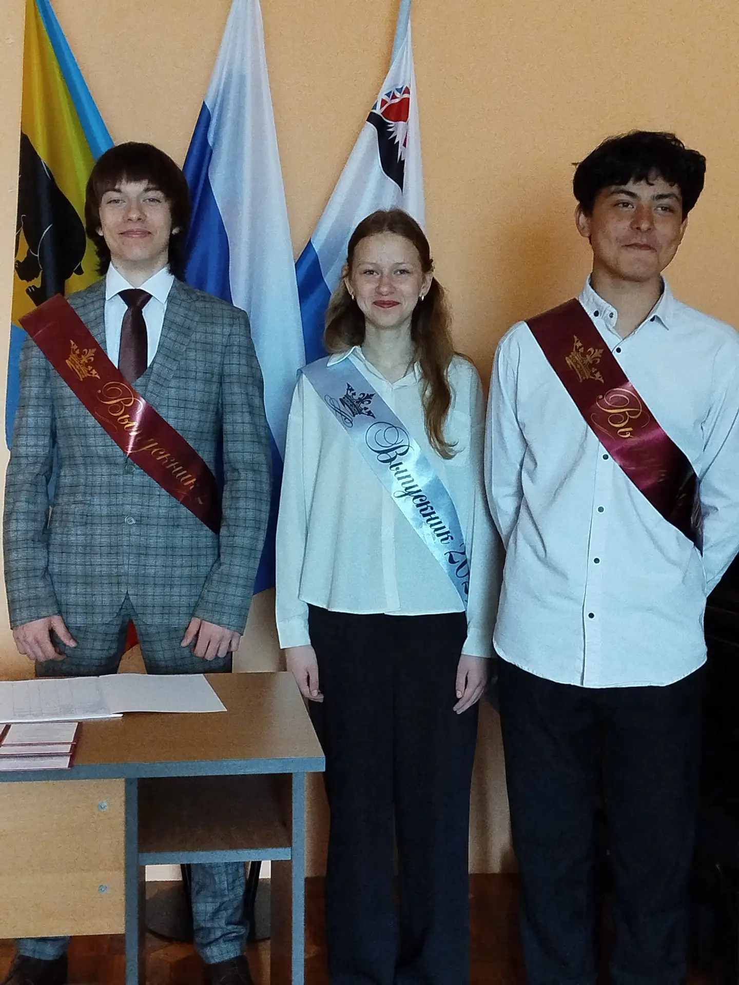🌸Дорогие наши выпускники!🌸
Сегодня — по-настоящему волнительный и радостный день: итоговые экзамен