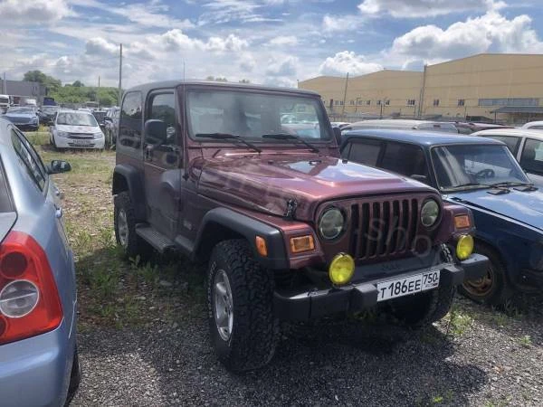 Внедорожник Jeep Wrangler 2004 года выпуска представляет собой классический рамный авто...