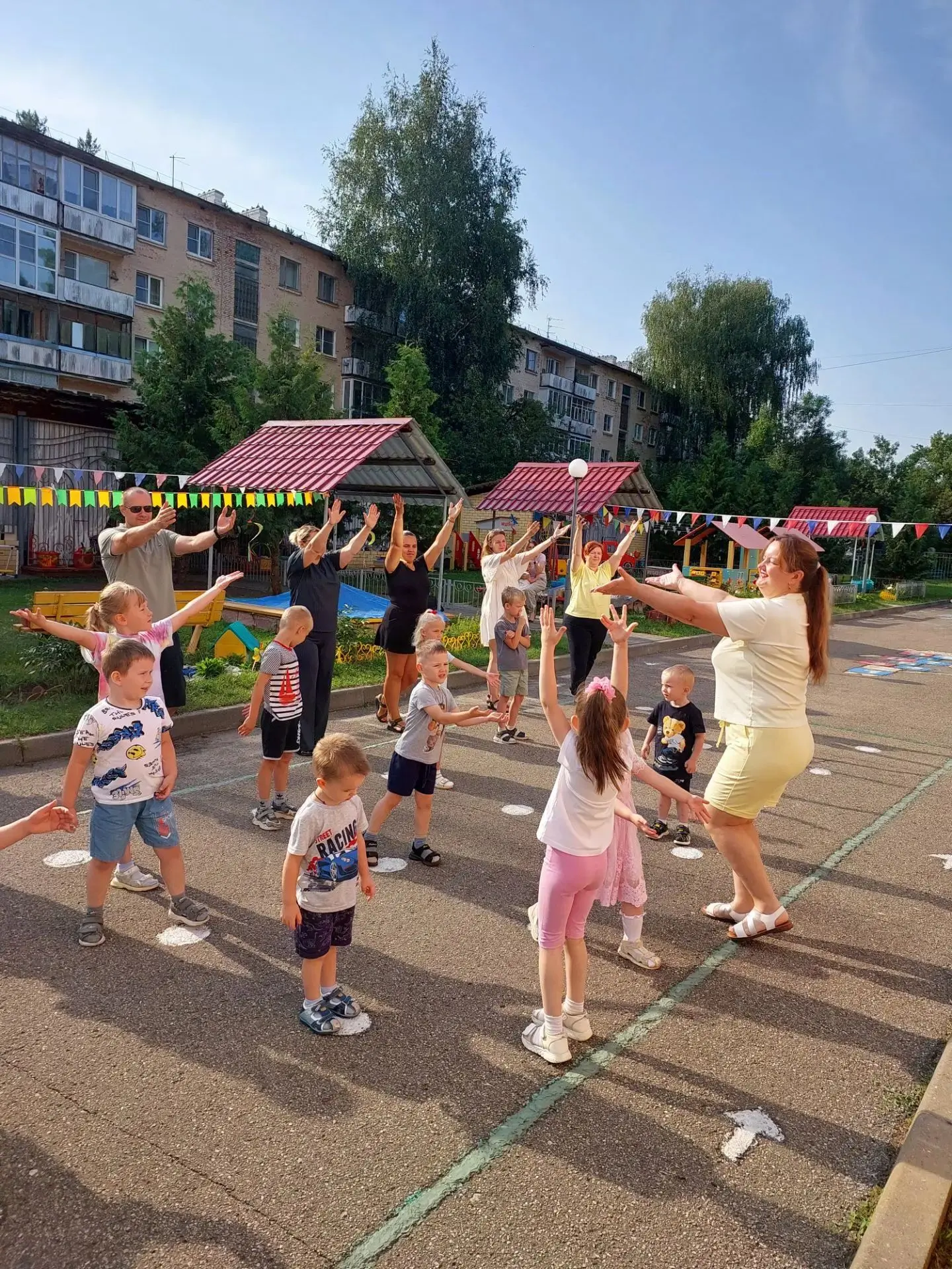 В честь Дня физкультурника ребята из группы "Знайки" устроили самый спортивный день в г...