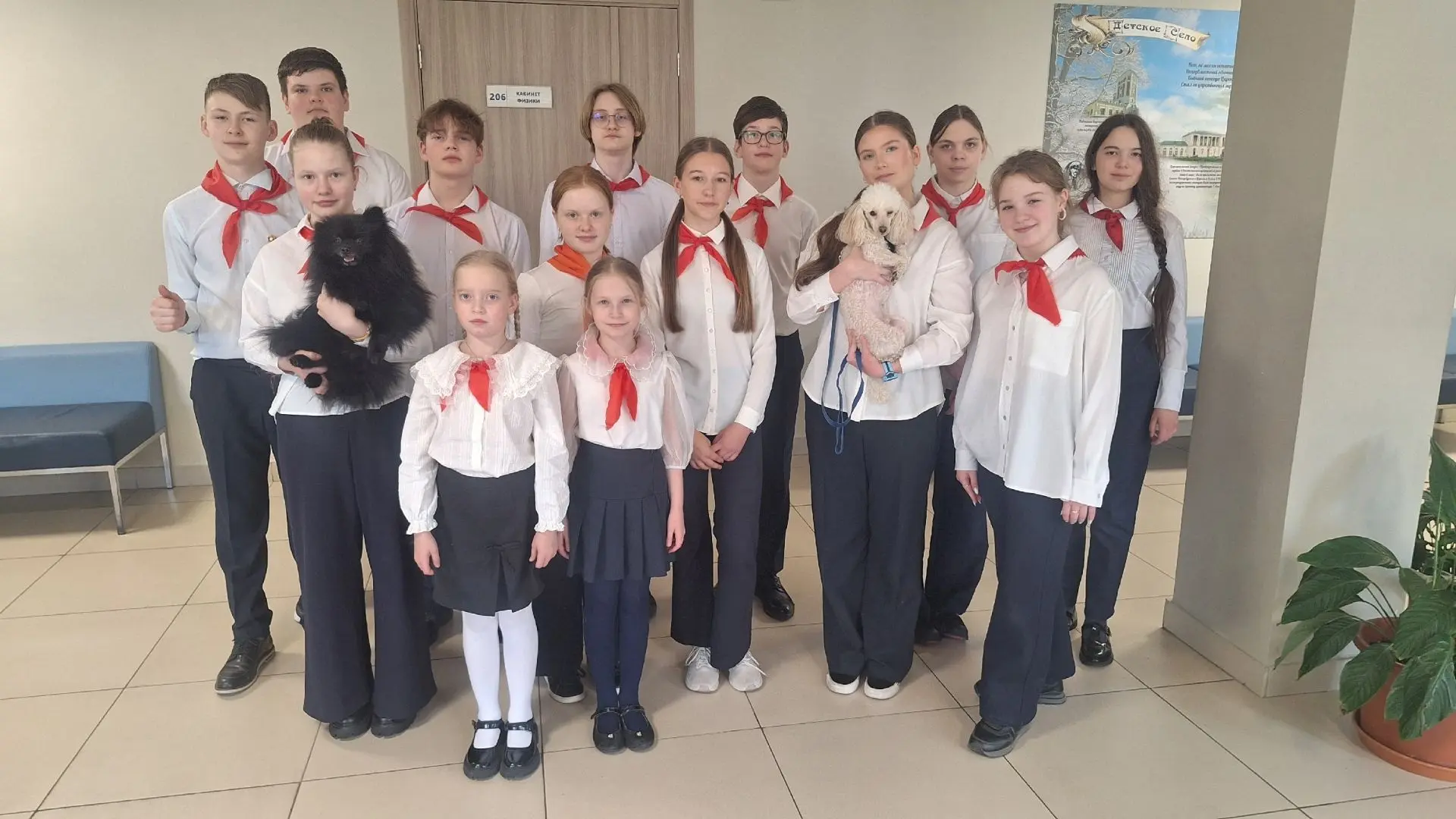 К знаменательной дате - 65-ой годовщине первого полета человека в космос- в гимназии был показан  им