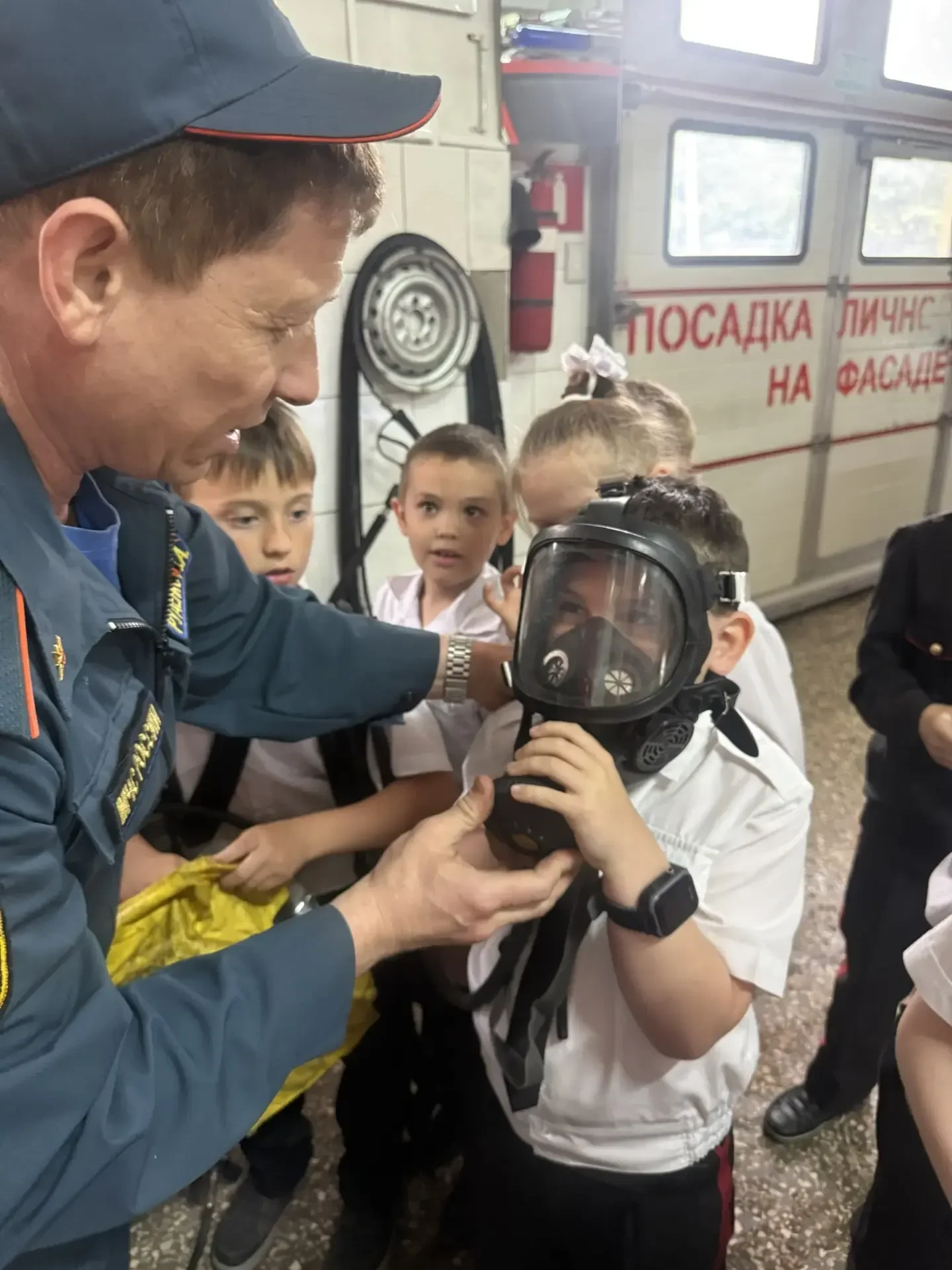 КЕМ БЫТЬ?  🧑‍🚒Ученики 1 «А» класса побывали на увлекательной экскурсии в пожарно‑спасательной части.