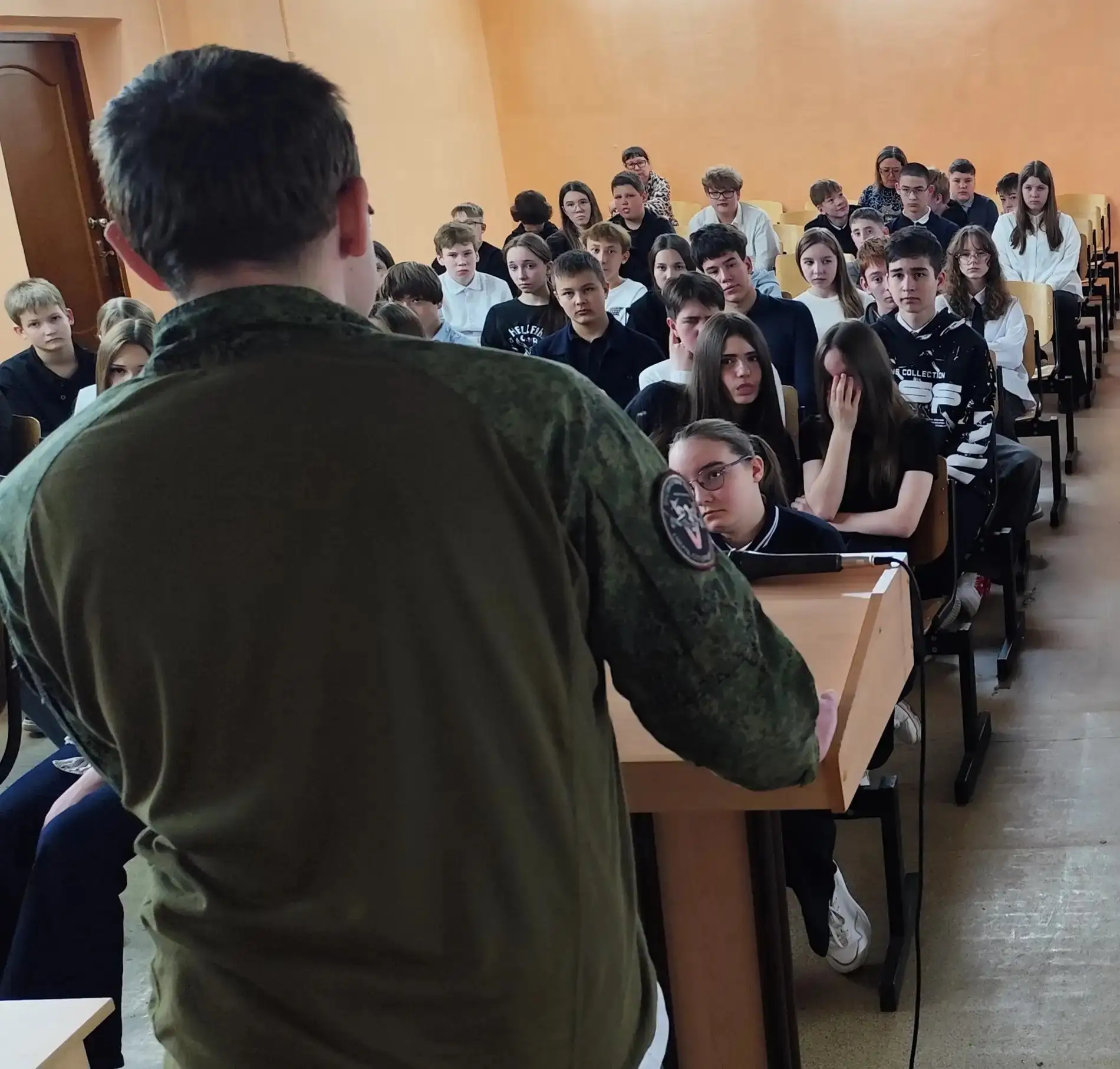 ⭐В нашей школе состоялась особенная встреча — гостем стал Матвей, наш выпускник и участник специальн