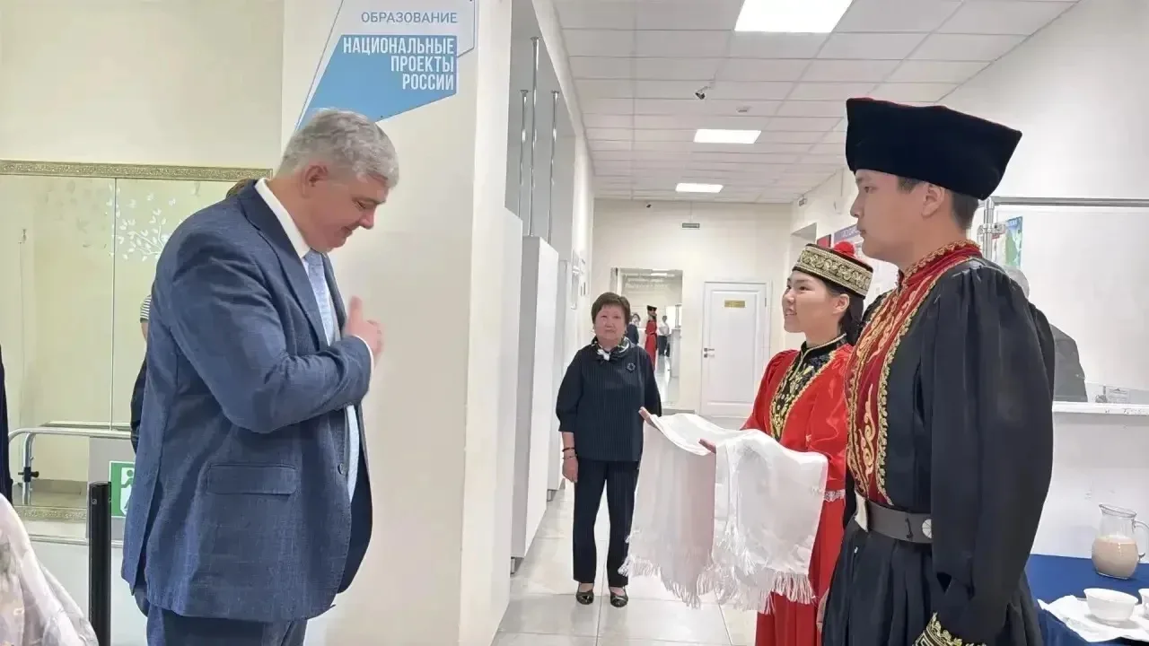 🎓 Сегодня руководитель Представительства МИД России в Астрахани О.В.Коломин, атташе М....