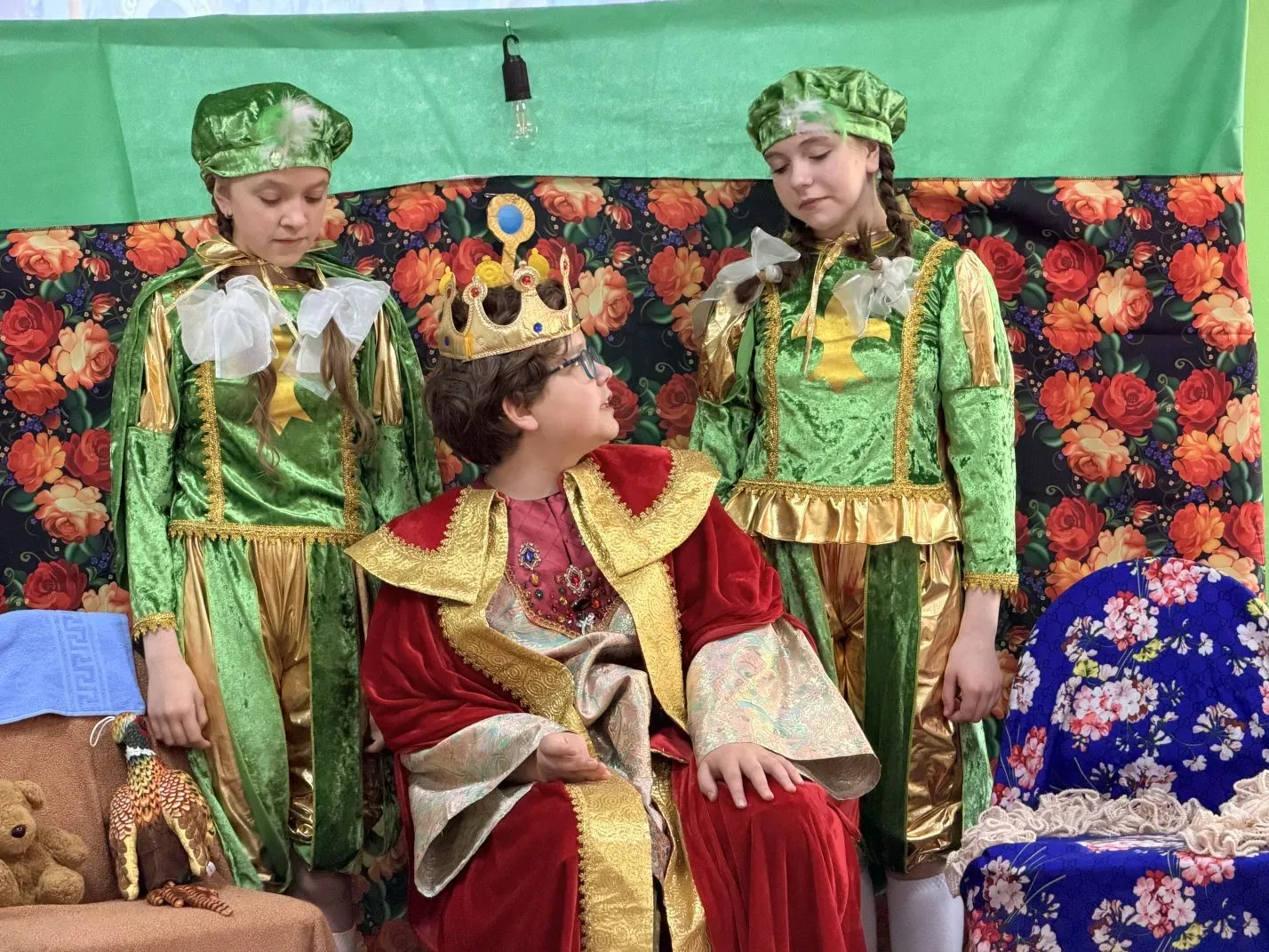 🎭 Волшебство на сцене: дети — детям!   

Юные актёры театральной студии «Фантазёры» Центра детского