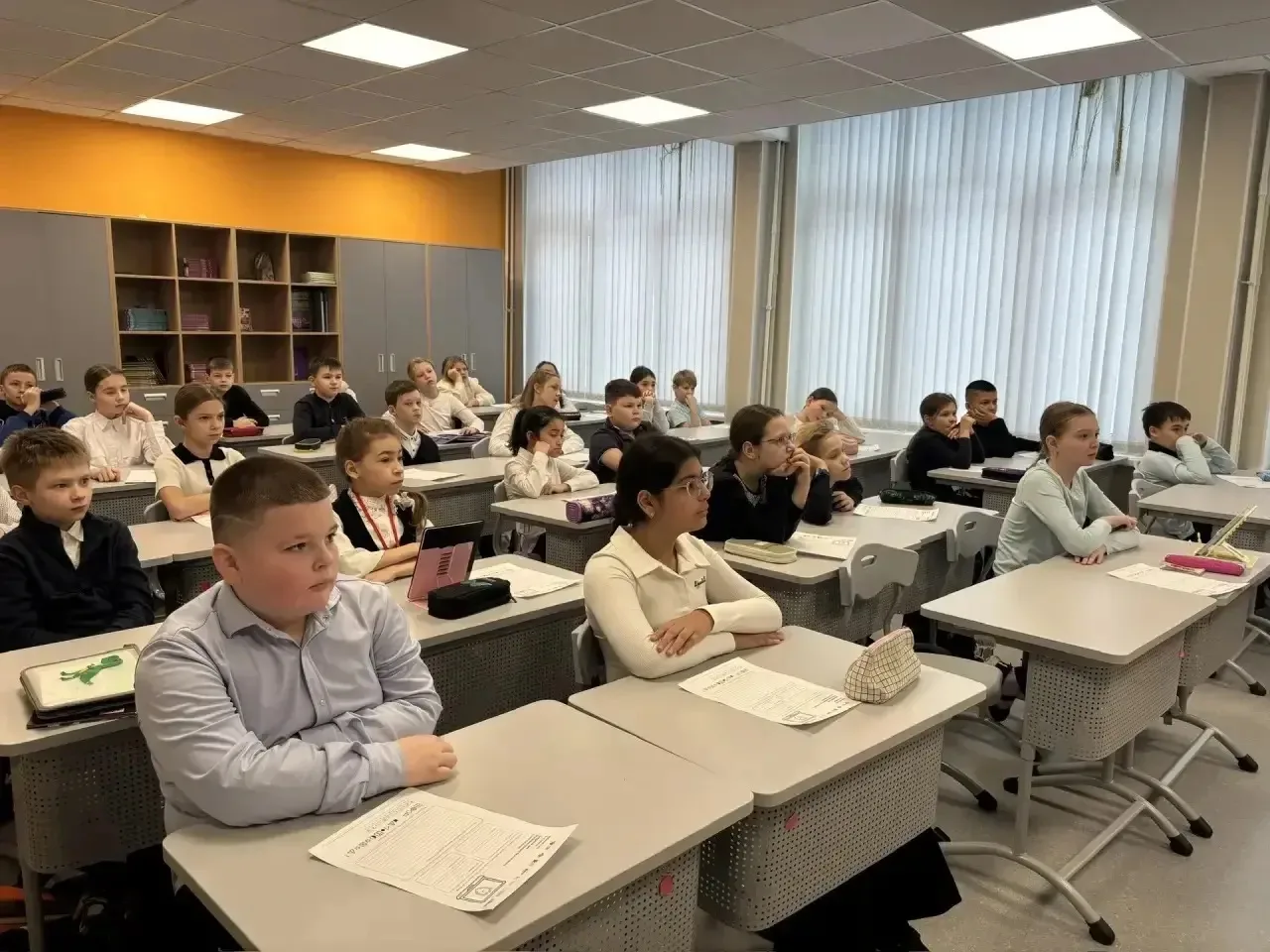 РАЗГОВОРЫ О ВАЖНОМ 02.03.2026  Новая учебная неделя в МБОУ г. Ивантеевка "Гимназия №3" началась с вн