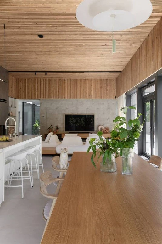 Стильный современный дом для комфортной жизни🫶🏼

Дизайн: ZROBIM architects