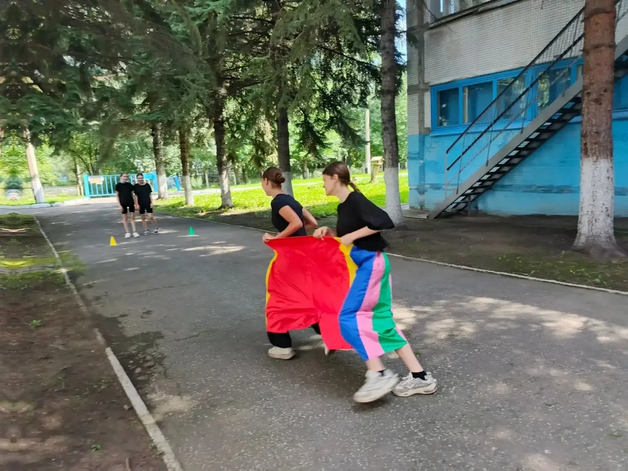 Солнце, смех и скорость! 🏃‍♂️🏃‍♀️
