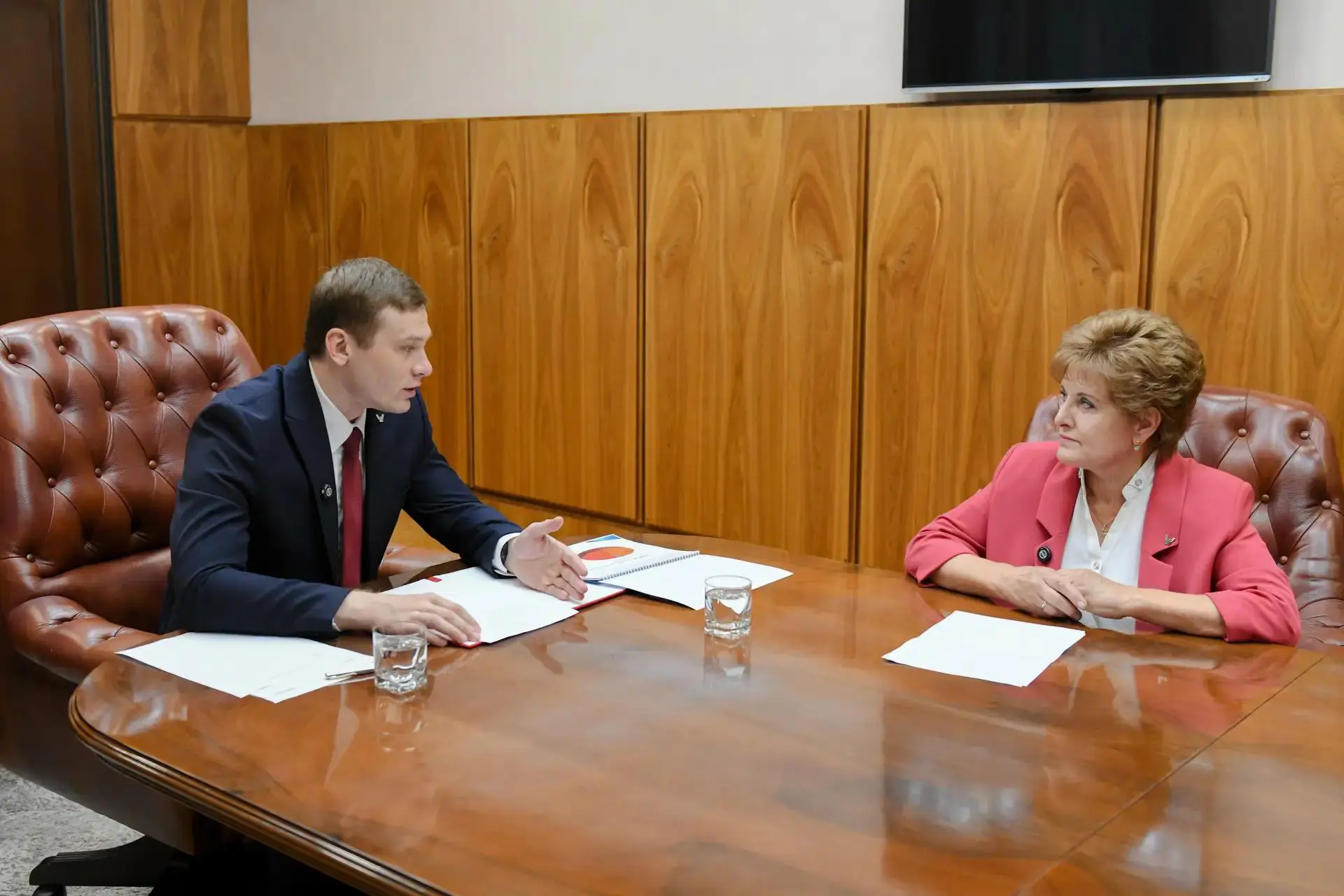 🤝 Рабочая встреча с главой Хакасии

Глава Усть-Абакана Нина Леонченко провела рабочую встречу с гла