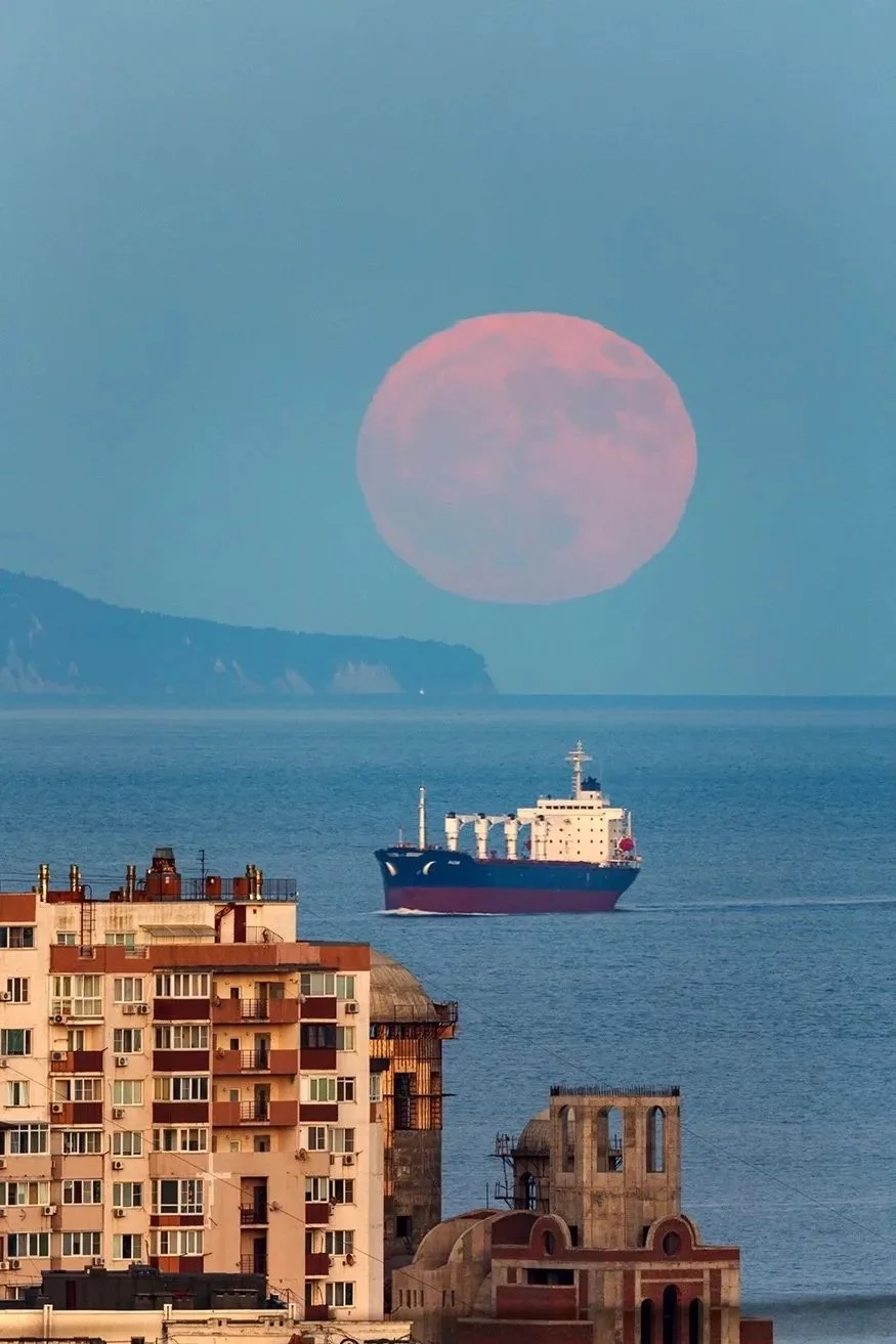 Сегодня "Оленье полнолуние" 🌔 вид с морюшка 😍
