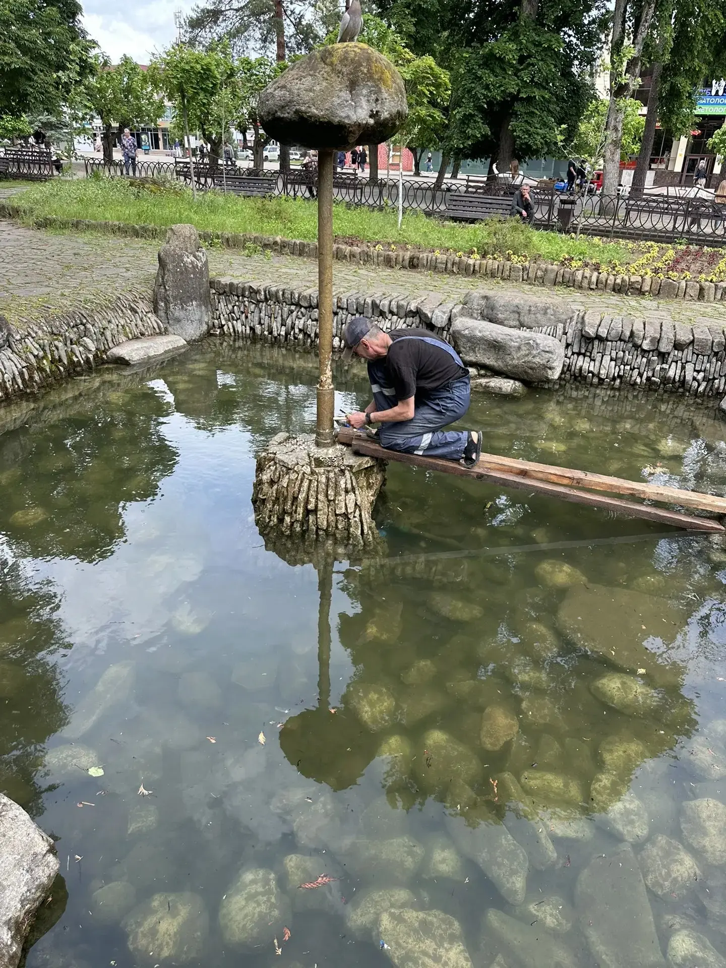 ⛲️ Фонтан «Каменный цветок» запустили в работу.  Понимаем, что у жителей города возникали вопросы по