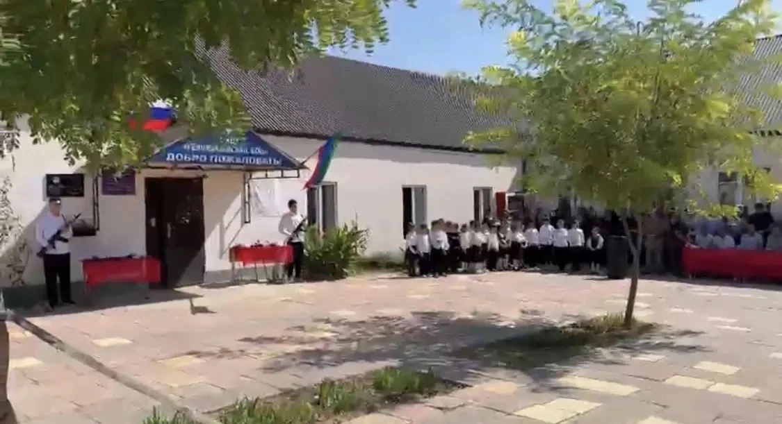 В селе Гелинбатан Табасаранского района увековечили память участника СВО Романа Абдулал...