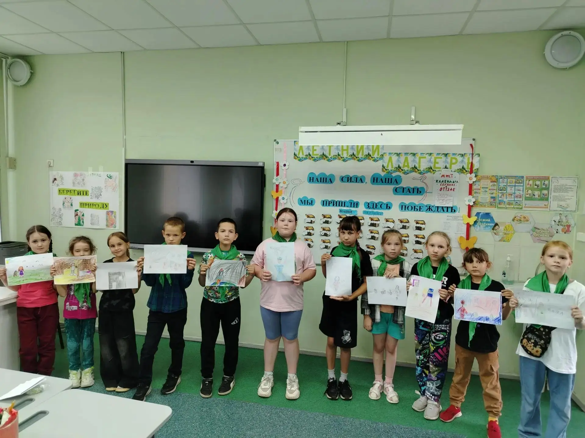Фломастеры, карандаши и мечты🖼

Сегодня  в 3 отряде прошёл конкурс «Кем я хочу стать?»,  где каждый