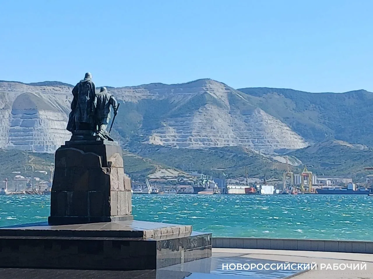 В августе в Новороссийске дул «зимний» норд-ост, но бархатного сезона это не отменило