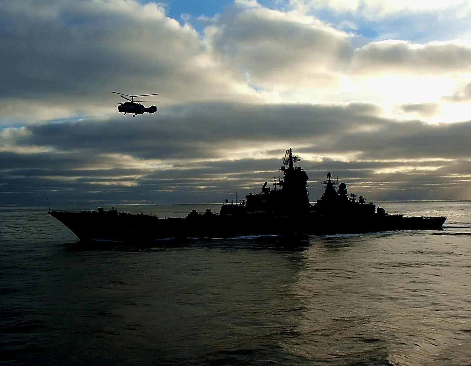 С днем Военно - Морского Флота!
Поздравляю всех кто носит самую красивую форму в мире!

За моряков! 