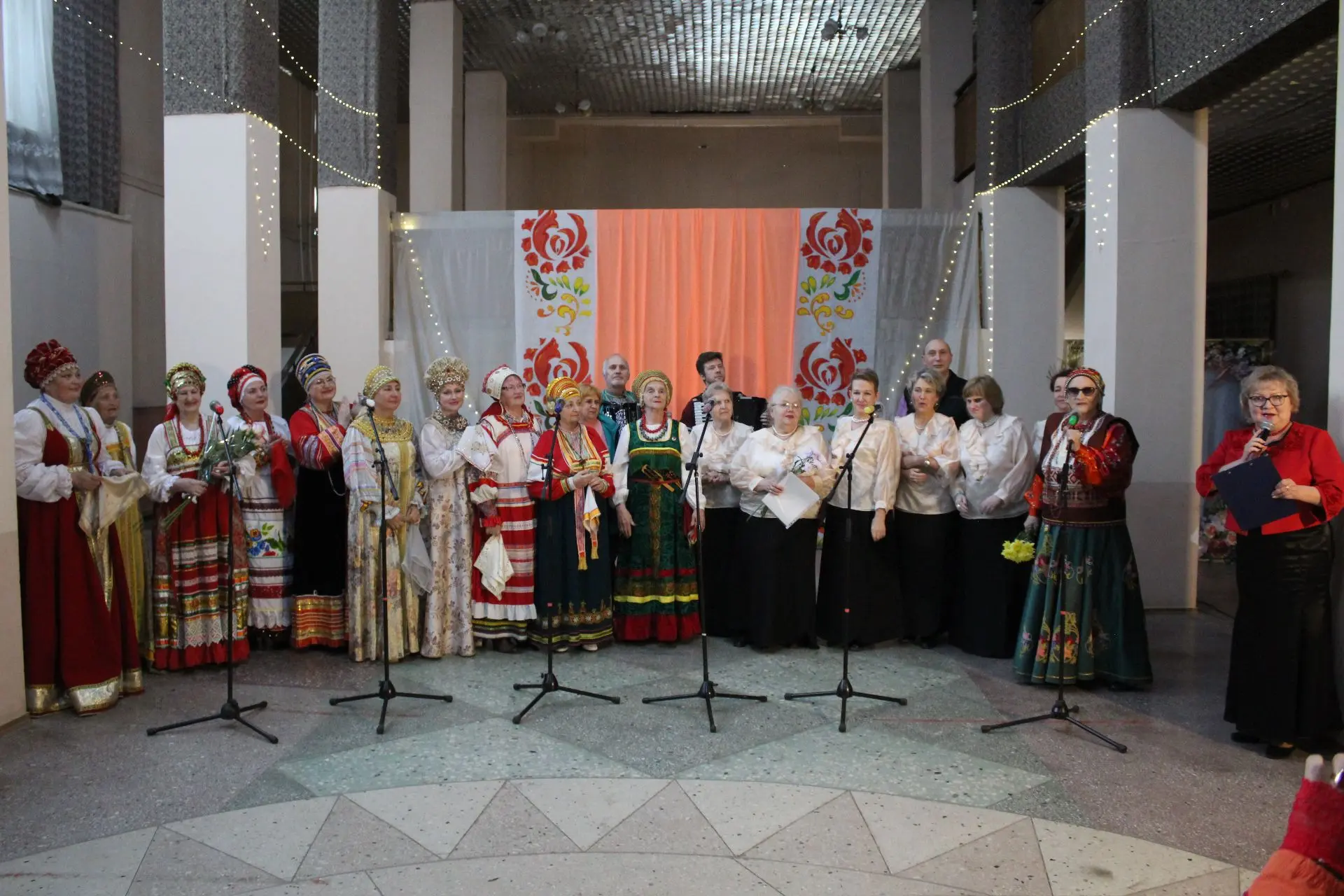 🎤В Доме культуры химиков состоялась концертная программа «Споёмте друзья!»