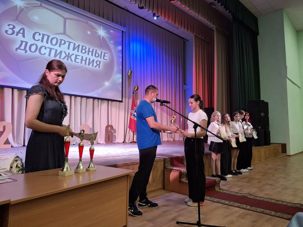 🎉 Торжественные линейки в честь окончания учебного года!   Сегодня в нашей школе прошли праздничные 