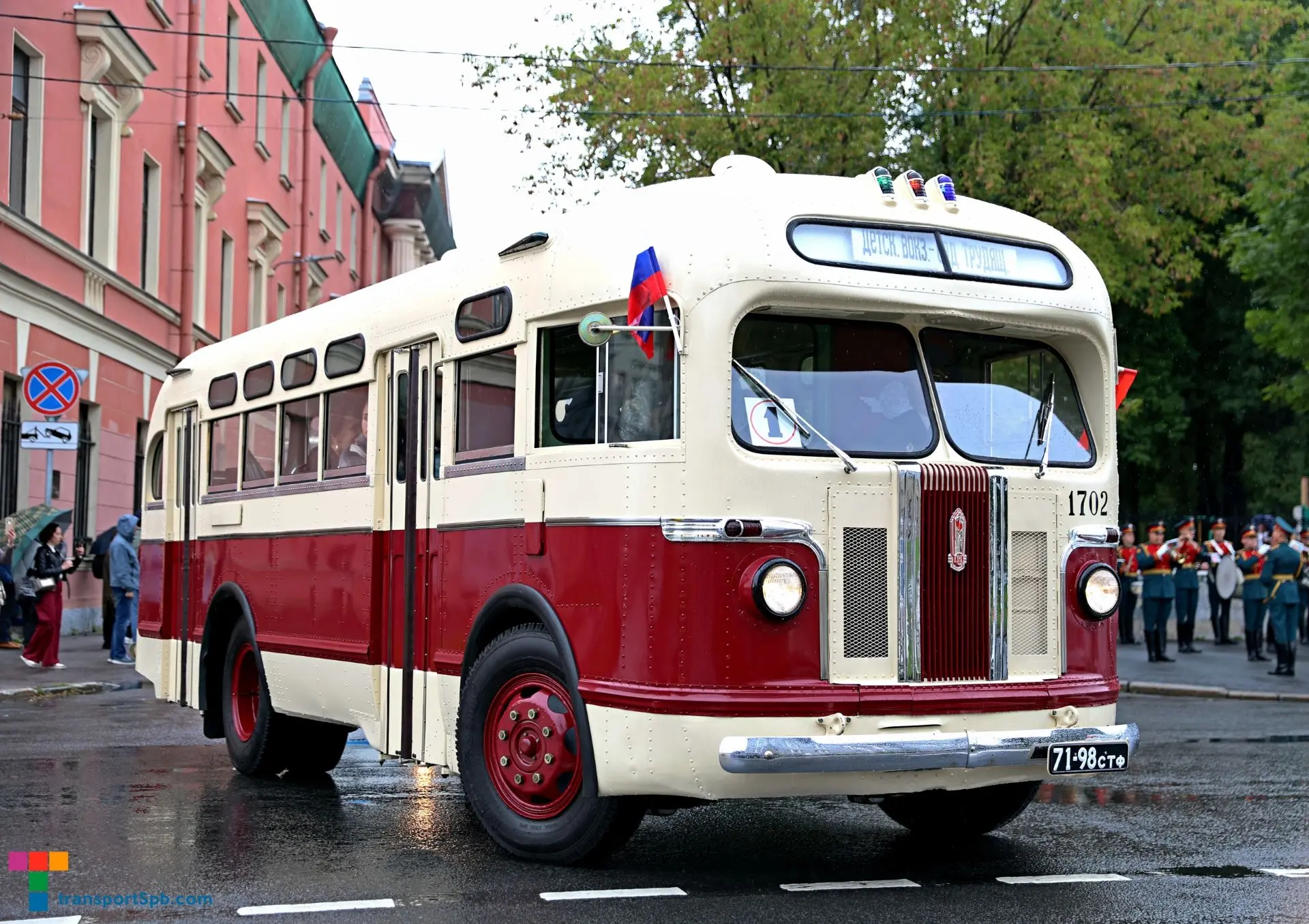 2 сентября 2026 года в Санкт-Петербурге прошёл ретропробег «Ленинградский рейс» в честь...