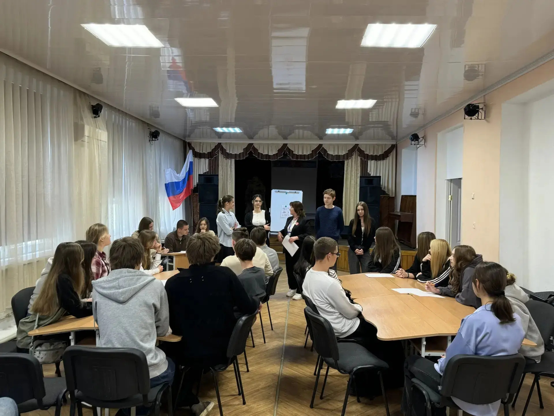 Погружение в мир профессий в игровом формате  В Днепрорудном прошёл профориентационный квиз для учащ