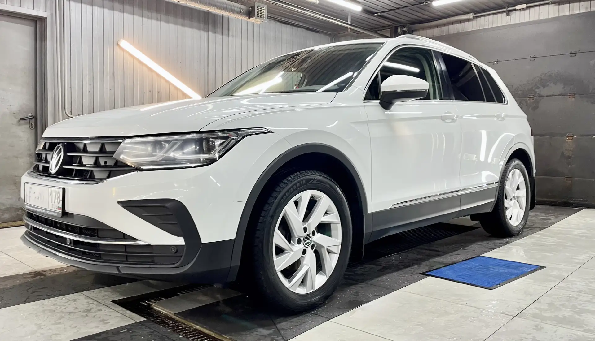 Профессиональный детейлинг и подбор автозапчастей:
Volkswagen Tiguan 🇩🇪
✔ Тщательно вымыли кузов в