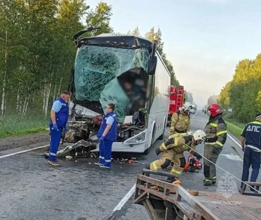Смертельное ДТП с участием вахтового автобуса произошло в Исетском районе 

Ранним утром 15 июня 202