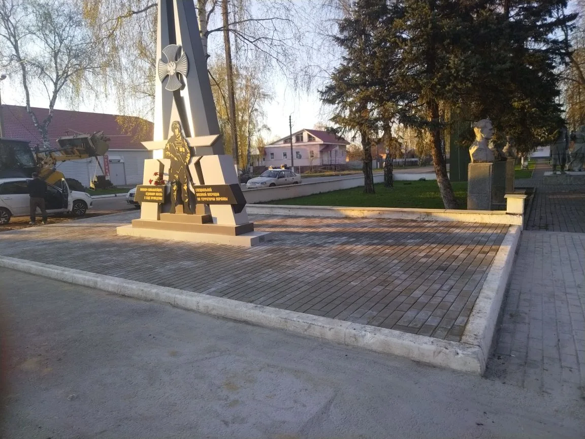 Окончена укладка брусчатки на памятнике участкам СВО.