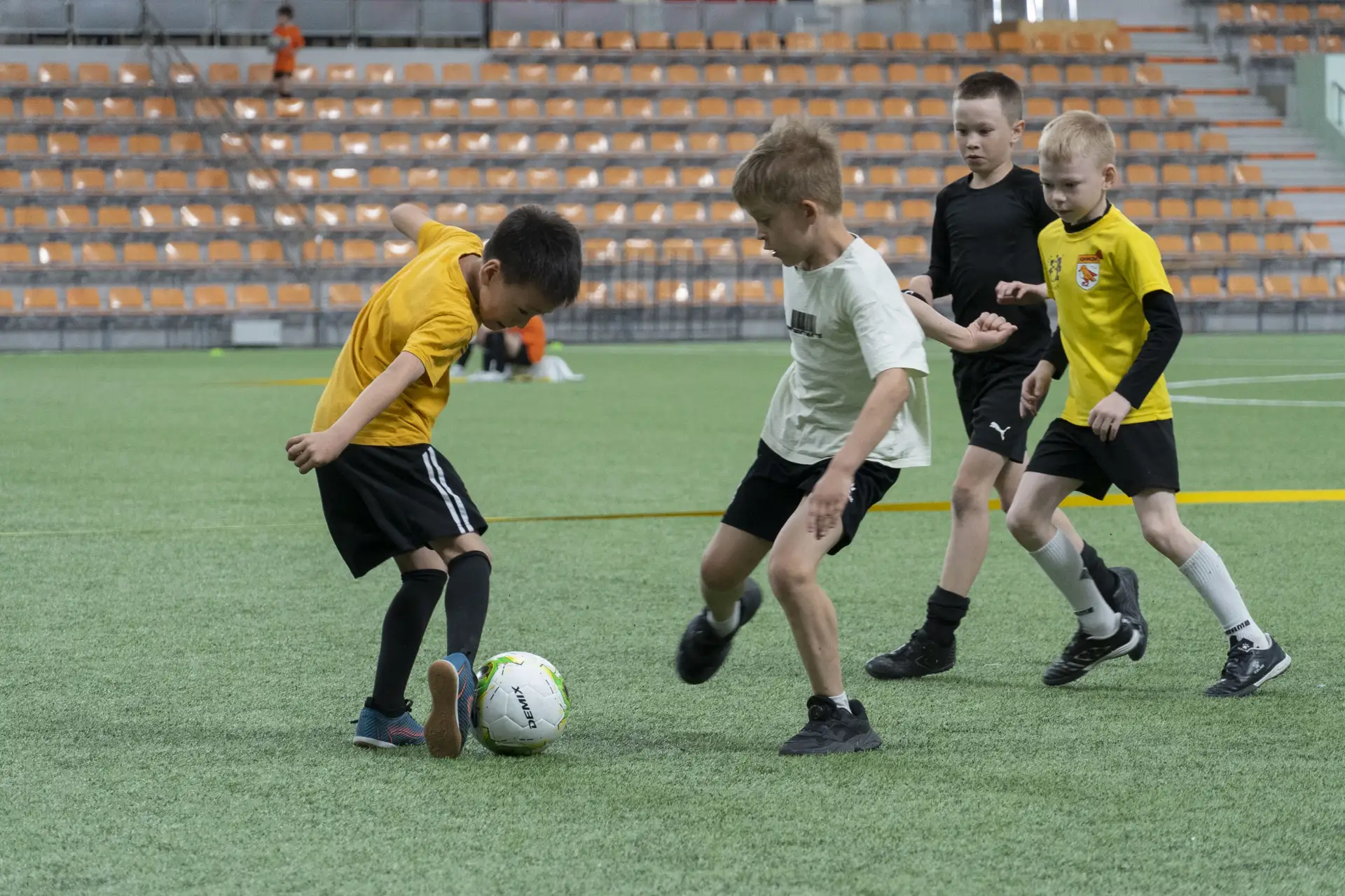 🔥 Сегодня на манеже ФК «Урал» происходила настоящая футбольная магия! 

⚽ Восемь команд со всего Ек