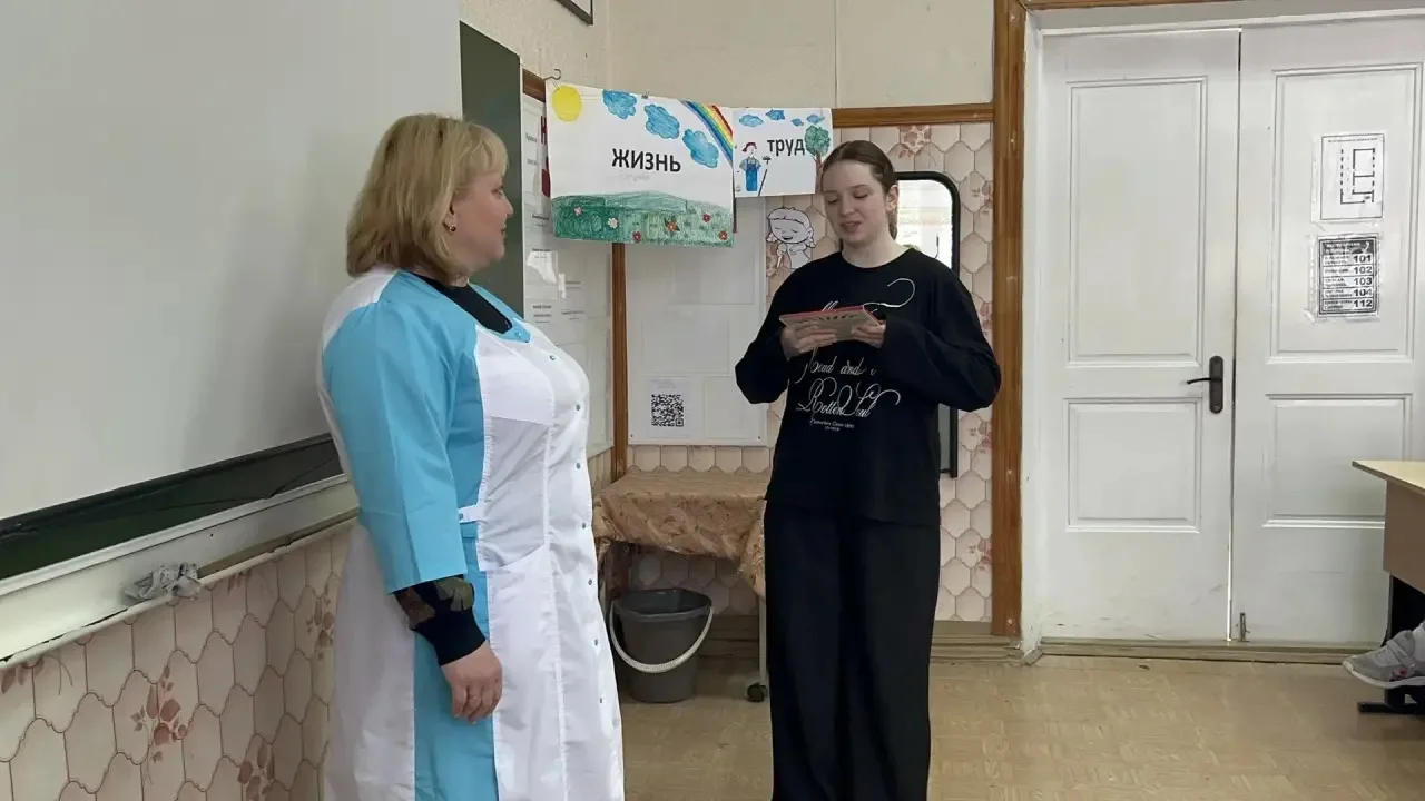 КЛАССНАЯ ВСТРЕЧА  📢 Сегодня в 8 А классе состоялась классная встреча с фельдшером поликлиники города