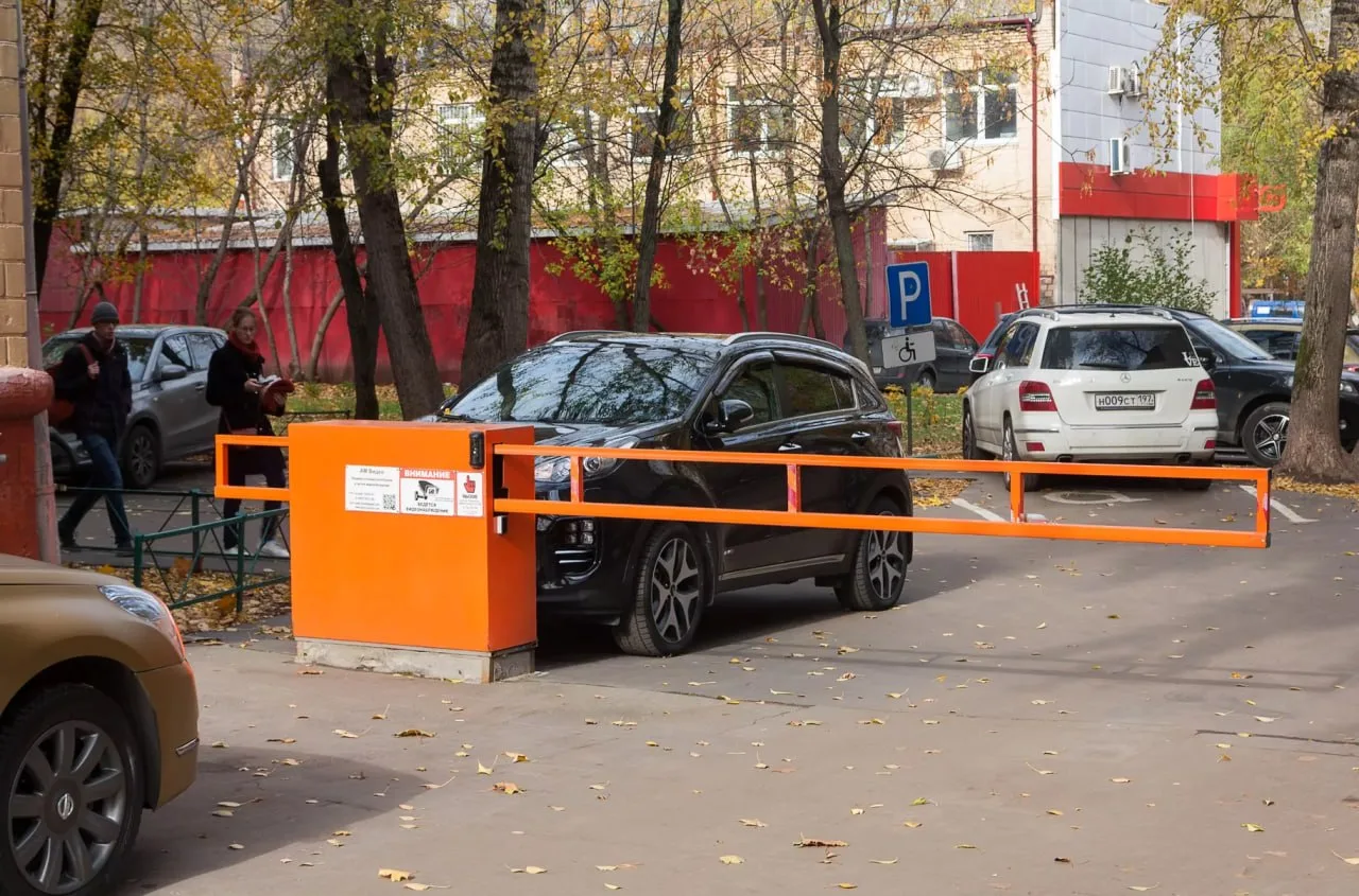 🚧 За шлагбаум во дворе теперь платят все жильцы — даже без машины