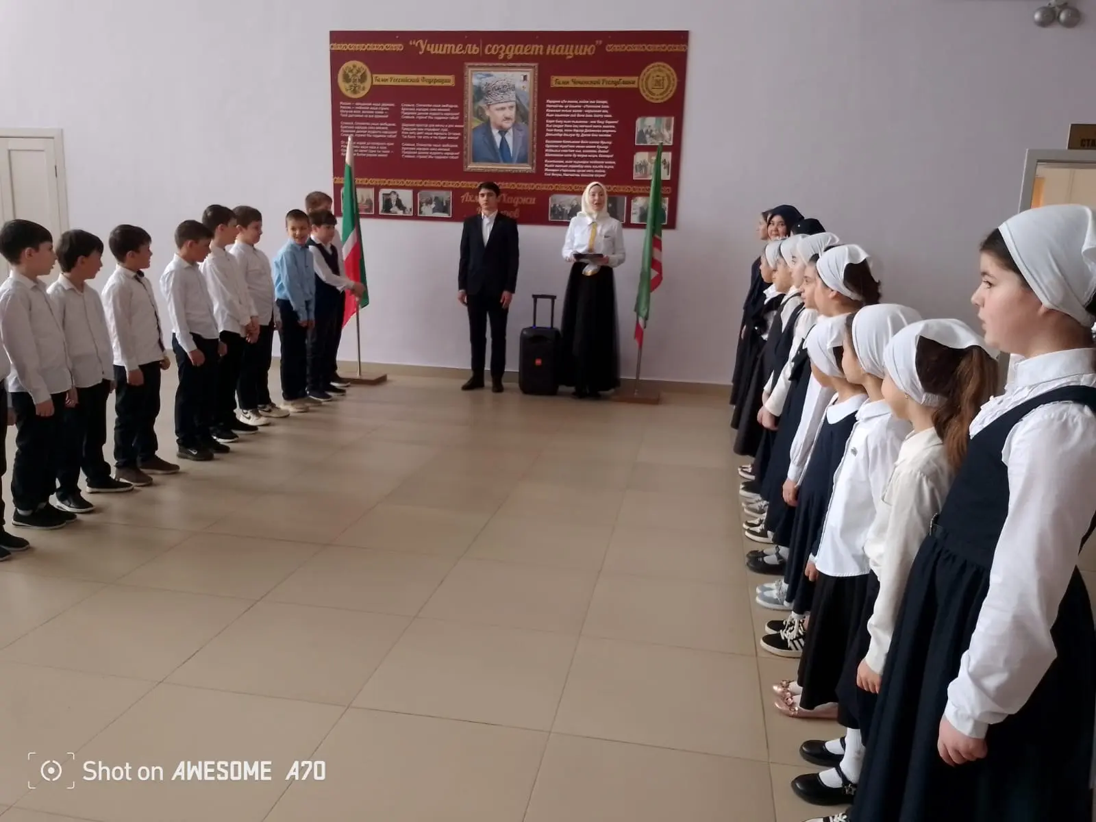 Учебная неделя в МБОУ "СОШ № 24" г. Грозного началась с исполнения гимнов Российской Федерации и Чеч
