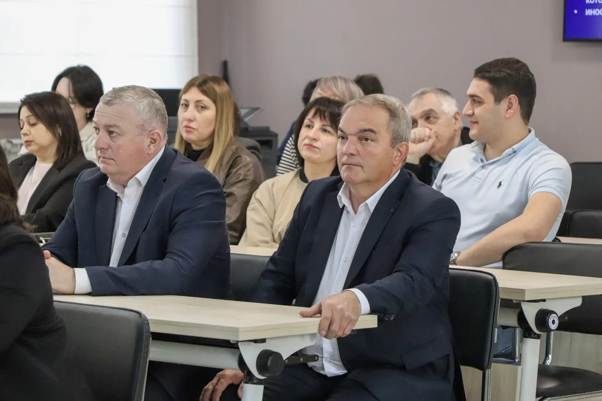 Как распознать тревожные сигналы и защитить молодежь от деструктивного влияния?   🔗 Этим вопросам бы