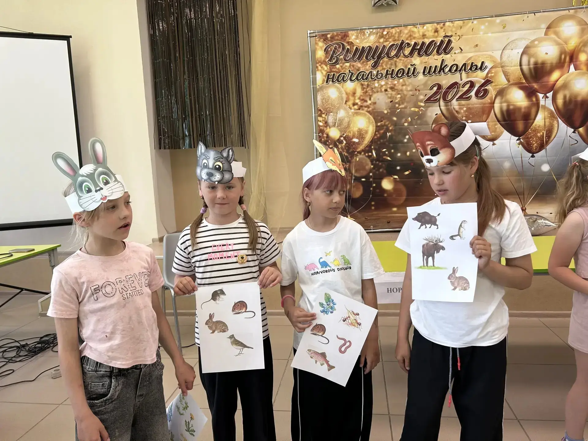 Новый день и новое путешествие в «Школе юных волшебников»! Но в начале дня, как всегда,...