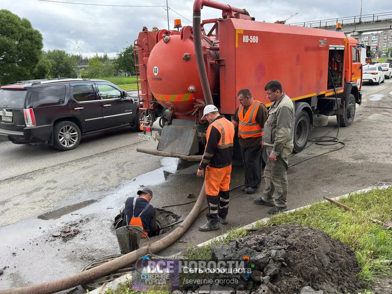 Для бригады «Тагилдорстроя», ведущей чистку ливнёвок, утро после дождя пахнет отнюдь не...