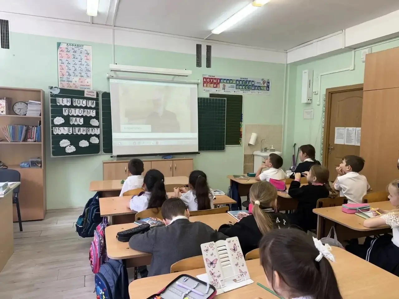 📚Сегодня в нашей школе прошли «Разговоры о важном» на тему «Ценности, которые нас объединяют».   Цен