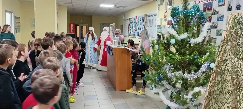🎄🏊‍♂️27 декабря ребята из 1-3 классов окунулись в настоящую новогоднюю сказку, котора...