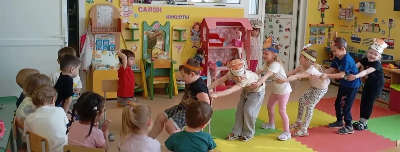 🎭 Театральный калейдоскоп в группе «Бруснички»  27 марта, в Международный день театра, в средней гру